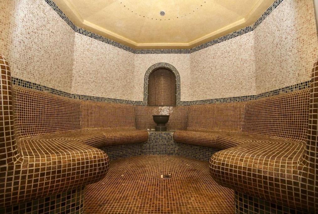 Luxury Penthouse With A Lavish Spa And 2 En-Suite Bedrooms 班斯科 外观 照片